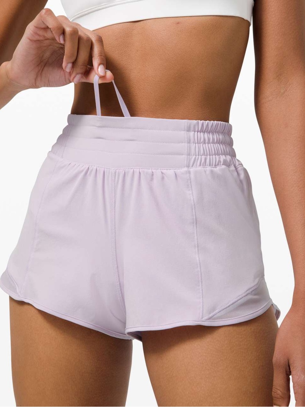 Lululemon Hotty Hot Shorts Lavender Dew Size 2- 2.5 inseam HR
Never worn